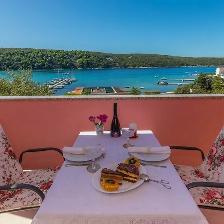 Rossa Apartman Kampor