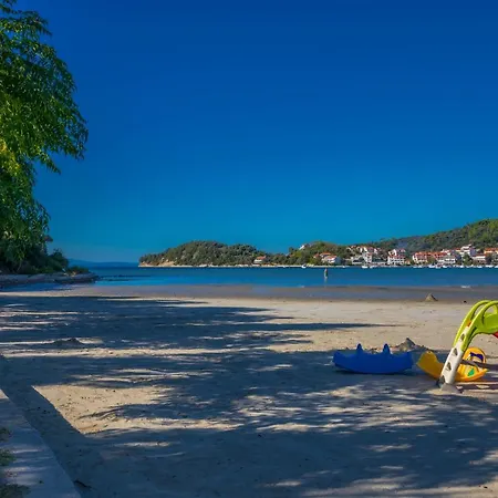 Rossa Apartman Kampor